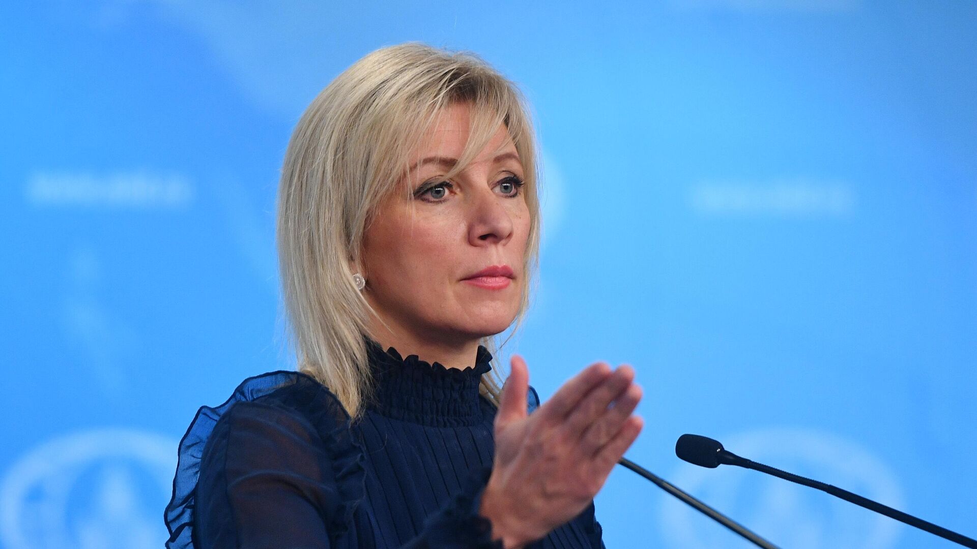 Захарова прокомментировала слова Пелоси о причастности РФ к протестам в США